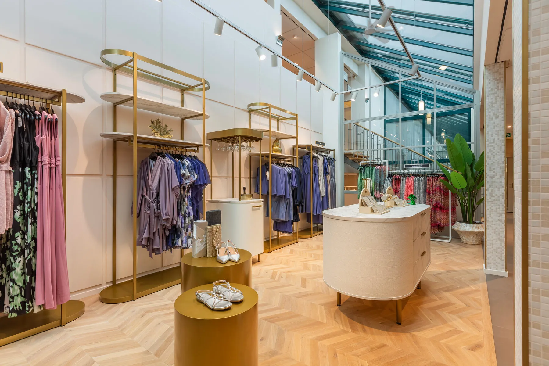 Damesafdeling bij Konijnendijk Mode