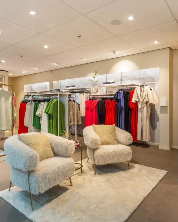 Damesafdeling bij Konijnendijk Mode