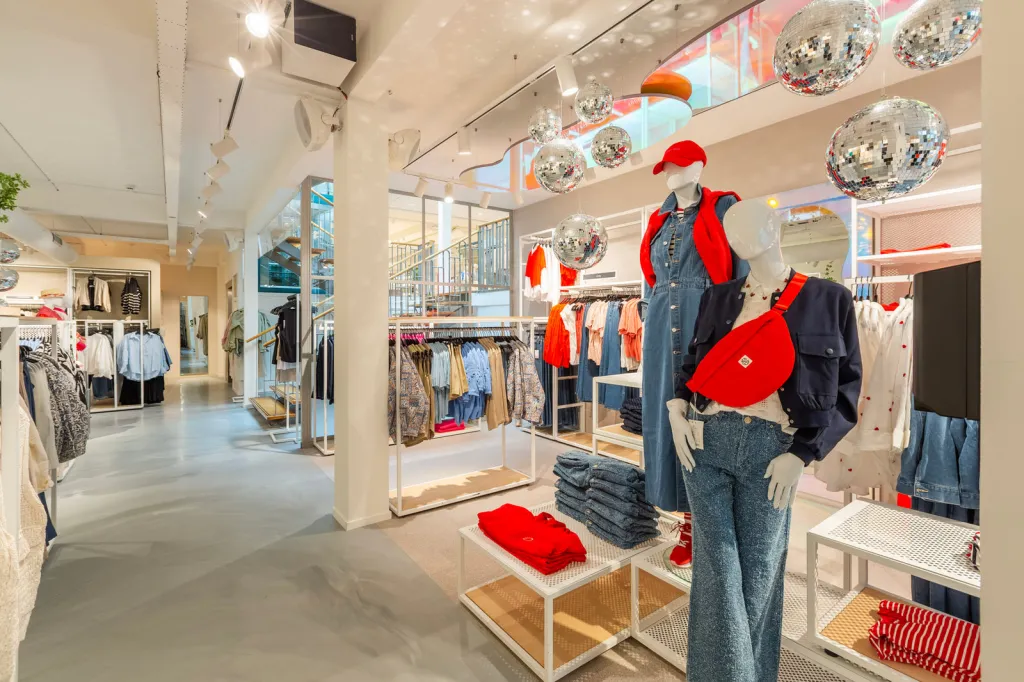 Sfeerbeeld uit de winkel van Konijnendijk Mode