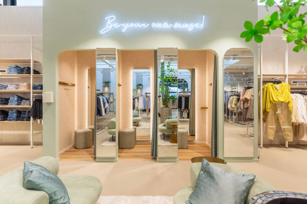Sfeerbeeld uit de winkel van Konijnendijk Mode