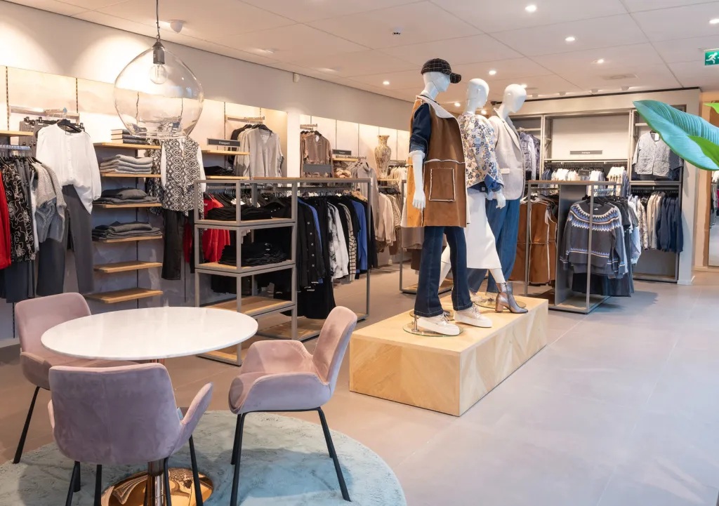 Sfeerbeeld uit de winkel van Konijnendijk Mode