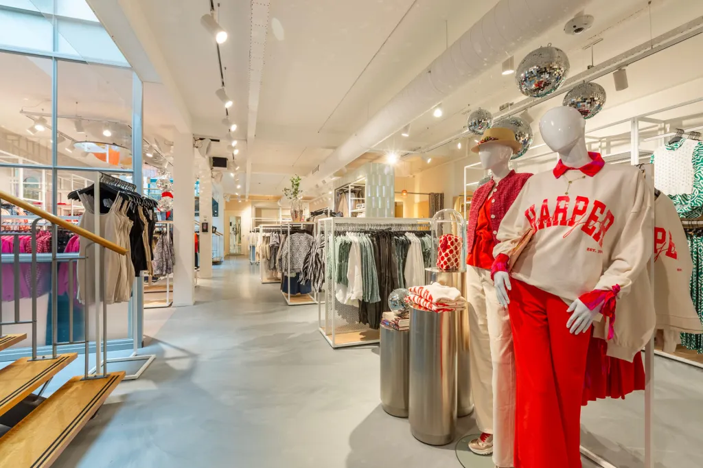 Sfeerbeeld uit de winkel van Konijnendijk Mode